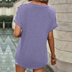 T-shirt à col en V avec boutons