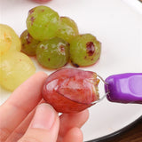 Outil pour éplucher les raisins