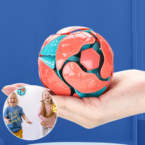 Ballon de football aux couleurs changeantes lancé à la main
