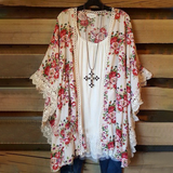 Cardigan en dentelle avec empiècements fleuris