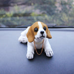 Décoration de voiture de chien hochant la tête