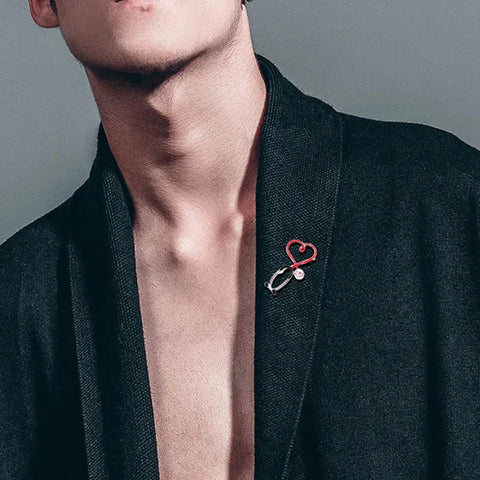 Mini broche stéthoscope coeur d'amour