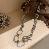 Collier pompon élégant et tendance