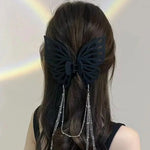 Grande pince à cheveux avec pompon et découpe papillon