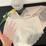 Culotte féminine en soie glacée sans trace