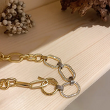 Collier pompon élégant et tendance