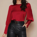 Chemise boutonnée en satin à col ras du cou