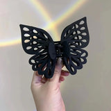 Grande pince à cheveux avec pompon et découpe papillon