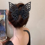 Grande pince à cheveux avec pompon et découpe papillon