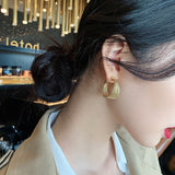Boucles d'Oreilles Brossées en Forme de C