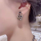 Boucles d'oreilles pleines de diamants