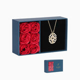 Collier de trèfle à quatre feuilles plié de manière créative