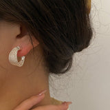 Boucles d'Oreilles Brossées en Forme de C