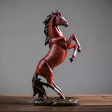 Cheval en résine debout