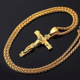 Collier en or avec croix de Jésus de Pâques