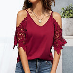 T-shirt en dentelle à col V et épaules dénudées