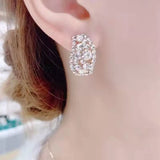 Boucles d'oreilles pleines de diamants
