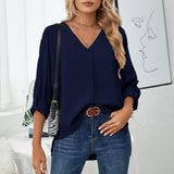 Chemise élégante ample à col en V