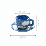 Tasse en céramique avec fleurs peintes à la main