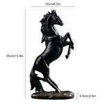 Cheval en résine debout