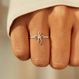 Bague enveloppante croix micro pavée