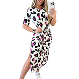 Bedrucktes Kleid mit kurzen Ärmeln und Schlitz