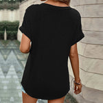T-shirt à col en V avec boutons