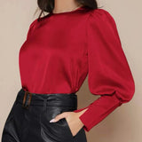 Chemise boutonnée en satin à col ras du cou