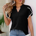 T-shirt col V avec manches fleurs en dentelle