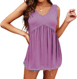 Gilet d'été en dentelle avec un décolleté en V