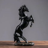 Cheval en résine debout