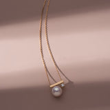 Collier avec pendentif en perle