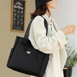 Sac à main polyvalent simple en nylon de couleur unie avec une grande capacité
