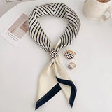Boucle de foulard en soie simple et élégante