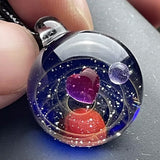 Collier Pendentif Cosmique en Perles de Verre Étoilées