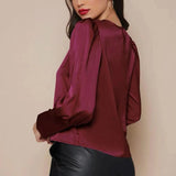 Chemise boutonnée en satin à col ras du cou