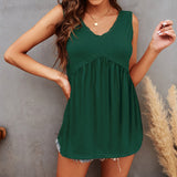 Gilet d'été en dentelle avec un décolleté en V