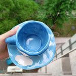 Tasse en céramique avec fleurs peintes à la main