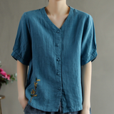 Chemise brodée à col en V