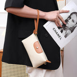 Pochette en cuir légère avec grand espace et fermeture éclair au poignet