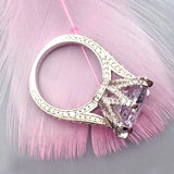 Bague en argent sterling 925 dans la main
