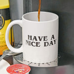 Tasse drôle avec le doigt du milieu