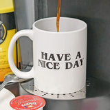 Tasse drôle avec le doigt du milieu