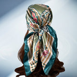Foulard en Satin de Soie Imprimé Fleuri Botanique