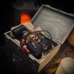Bouteille de rhum tête de mort pirate en résine