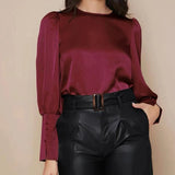 Chemise boutonnée en satin à col ras du cou