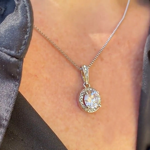 À mon collier étincelant d'âme soeur