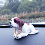 Décoration de voiture de chien hochant la tête