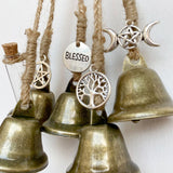 Cloche porte-bonheur de l'exorcisme
