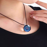 Collier Pendentif Cosmique en Perles de Verre Étoilées